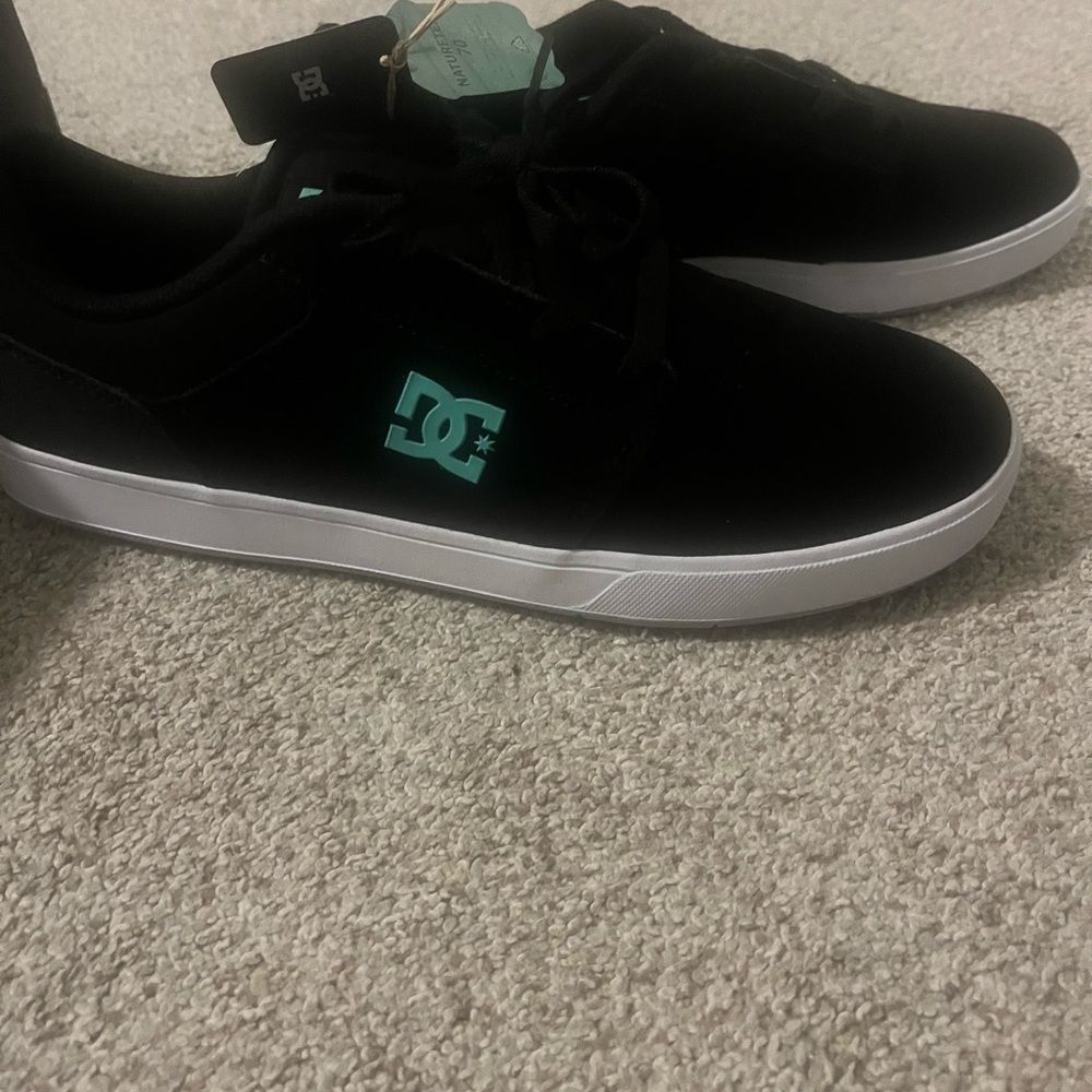 New In Box DC Black Crisis 2 Sneakers with Teal 10.5